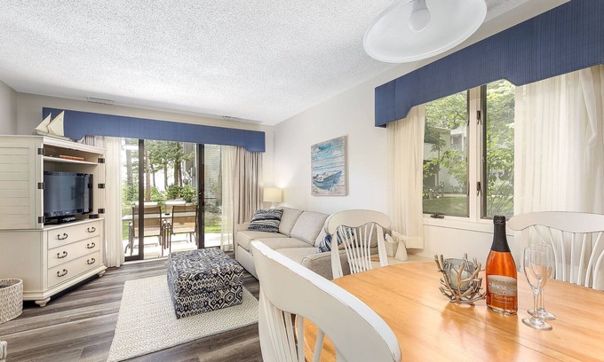 Acme Condominio | The Shores Lakeside Condo Unit 5682