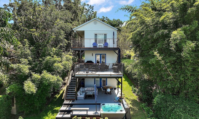 Mount Dora Casa | "The Skinny" on Lake Gertrude! B2G1 night free in July!