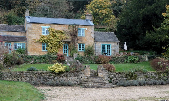 Salperton Cabaña | THE SNICKET, pet friendly, character holiday cottage in Northleach