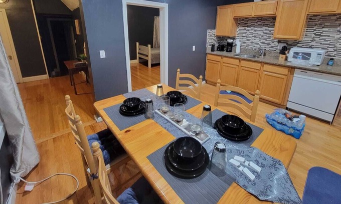 Hyde Park Condominio | ***THE SNUGNESS RETREAT VILLA*** Family-sized apartment with patio and Gazebo..!