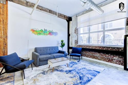 Downtown Memphis Apartamento | The Stallion #106 - Walk to Museums, Luxe Loft with free gated parking