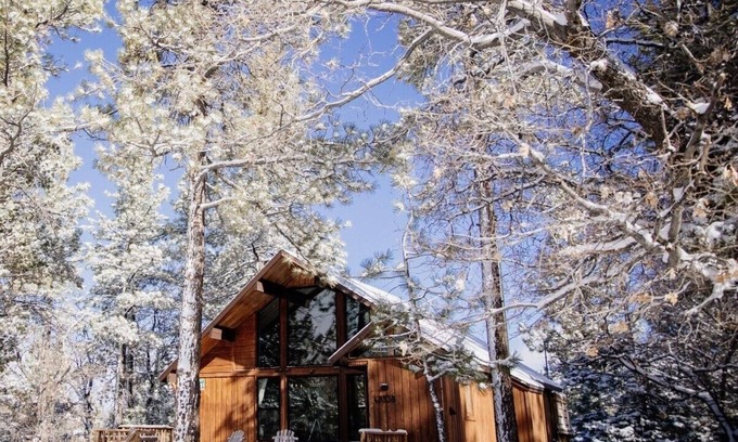 Upper Moonridge Cabina | The Stargazer Chalet-Your Big Bear Experience with Ridgetop and Ski Slope Views!