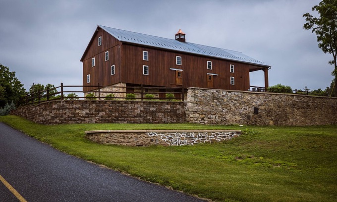 Cumbola Cabina | The Stone Barndominium | Game Room, Fire Pit + Bar!
