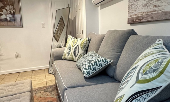 Uniondale Apartamento | The Stone House! Pvt Entry/Sleeps 4 - by Hofstra