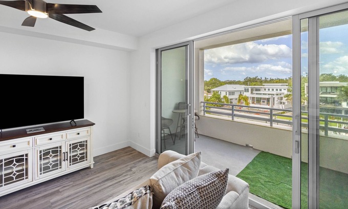 North Trail Condominio | The Strand 421A Condo by RVA
