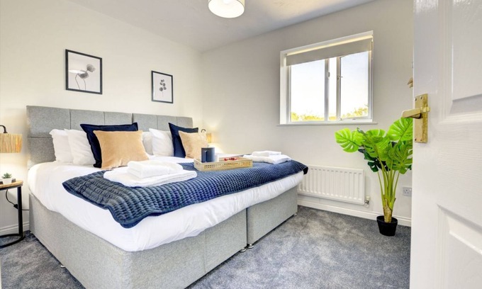 Bletchley Otro | The Studley | Calm & Executive House | Parking | eco-Short Term Let by SILVA