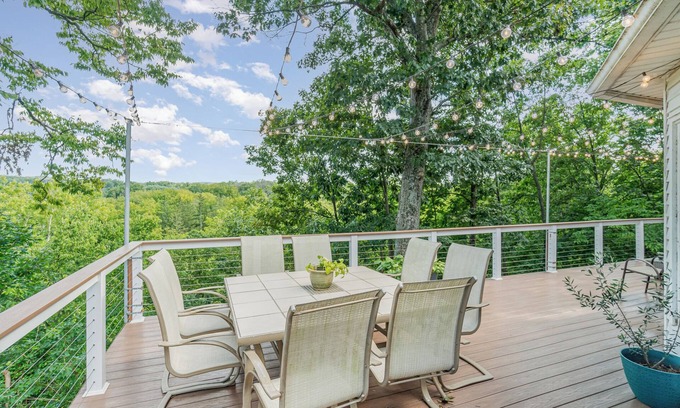 Dillsburg Casa | The Summit: 6 bed, 5 bath, sleeps 16 with fantastic views and room for everybody