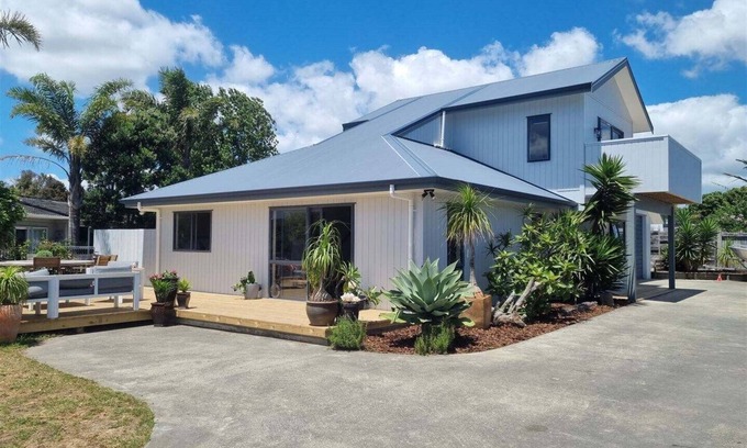 Mangawhai Heads Casa | The Sun Trap with a spa in the Heads - Great for families and groups