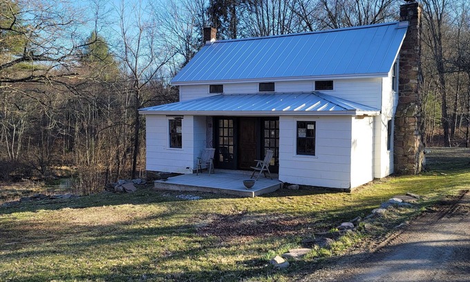 Sandyston Otro | The Surveyor's House, 1820s restored farmhouse