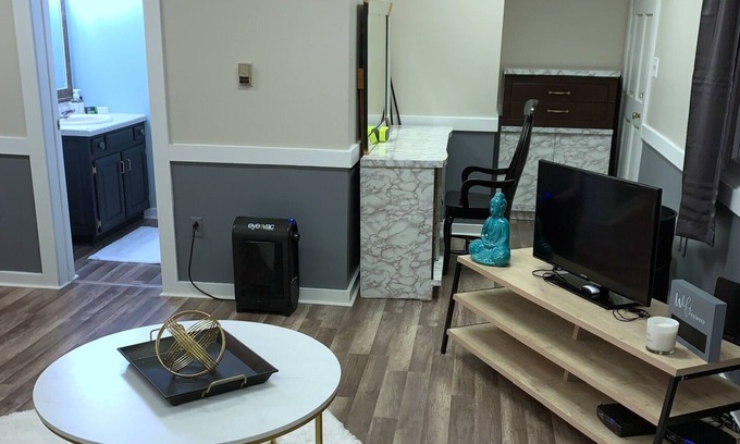 Lexington Apartamento | el pelo b & b * loft recientemente renovado, caminar 2 Beech Lake, wifi, televisores inteligentes, cocina