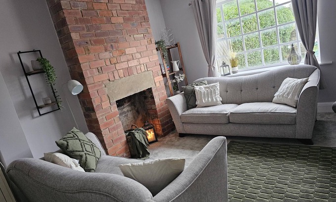 Chapeltown Casa | The Sweetbriar Cottage 3 bedroom house in Leeds