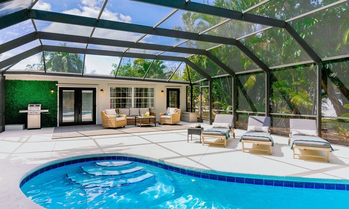 East Naples Casa | THE TERRACOTTA, Heated Pool! Close to 5th Ave and Beaches