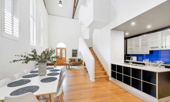 Glenelg Casa | The Three Arches -“Voted Top 10 holiday home"
