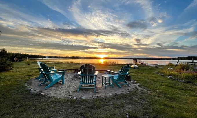 Presque Isle Casa | The Toasted Marshmallow Lakeside Retreat