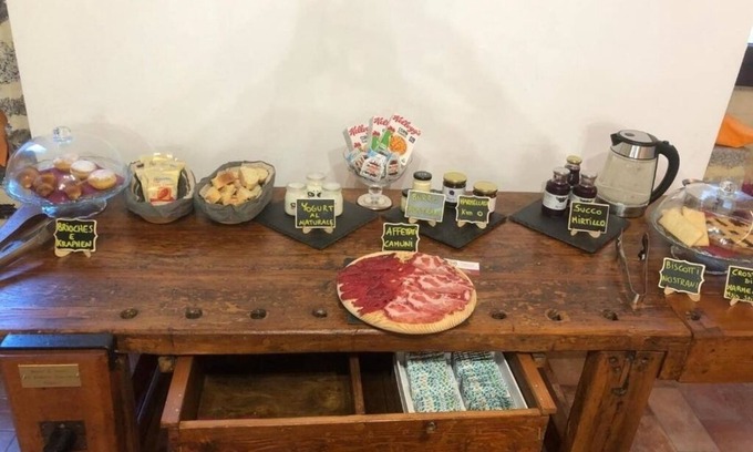 Esine Casa | The Tower in Color - Charles and Geneva