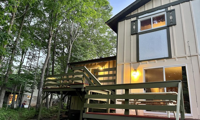 Hurley Casa | THE TRAILSIDE EAGLE'S NEST