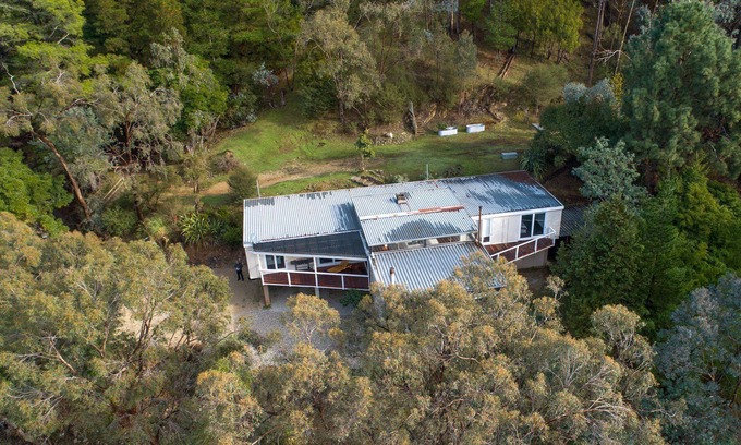 Eildon Casa | The Tree House retreat is beautifully secluded and elevated amongst the trees.