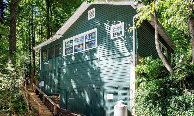 Zirconia Cabaña | The Tree House, Vintage Mountain Retreat