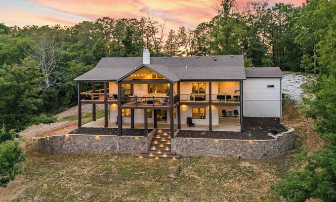 Garfield Casa | The Tree Top Serenity at Beaver Lake family