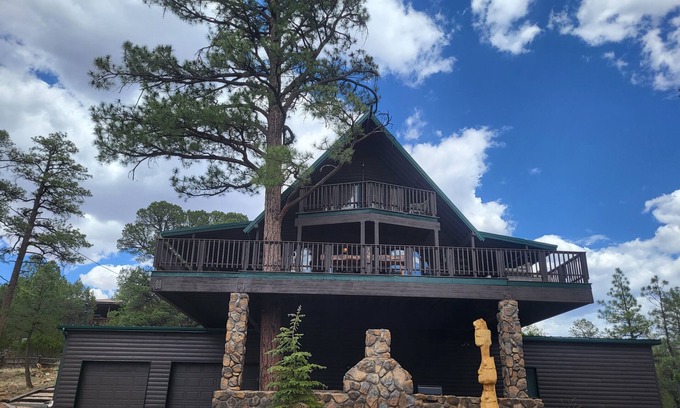 Overgaard Cabina | The Treehouse a 4-bedroom log cabin on 3 acres in Heber-Overgaard