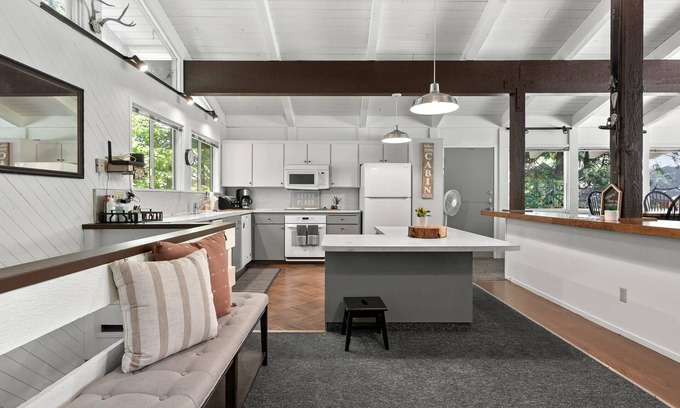 Sierra Cedars Cabina | The Treehouse, Welcome to the Cabin Club! Enjoy Treetop Views, Amazing Cabin!