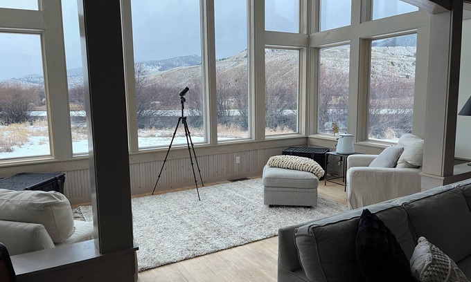 Divide Casa | The Trout House, on the Big Hole River.