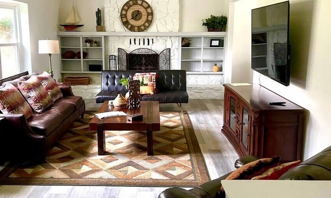 Lowell Casa | The Twin House Summar