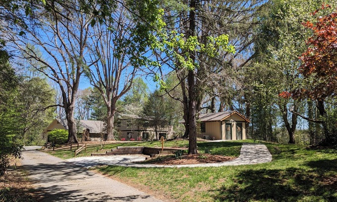 Fletcher Casa | Twisty Maple es una hermosa y única propiedad cerca de Asheville y más.