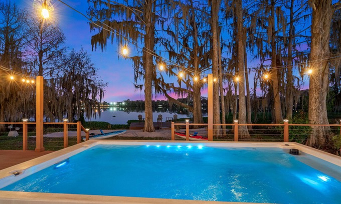 Sanford Casa | The Ultimate Lakeside Getaway!