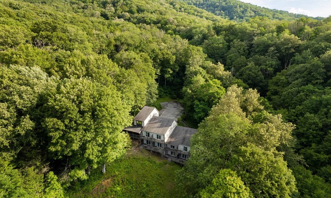 Banner Elk Casa | The Ultimate Mountain Retreat: Six Townhomes!