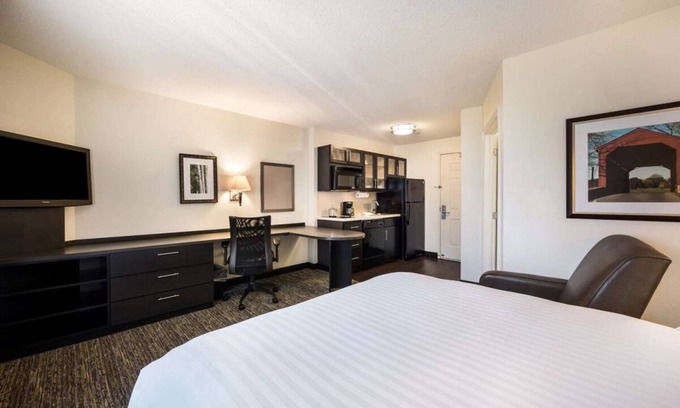 Santa Ana Complejo | The Ultimate Urban Escape! Pet-friendly Property, Fully-equipped Kitchen!