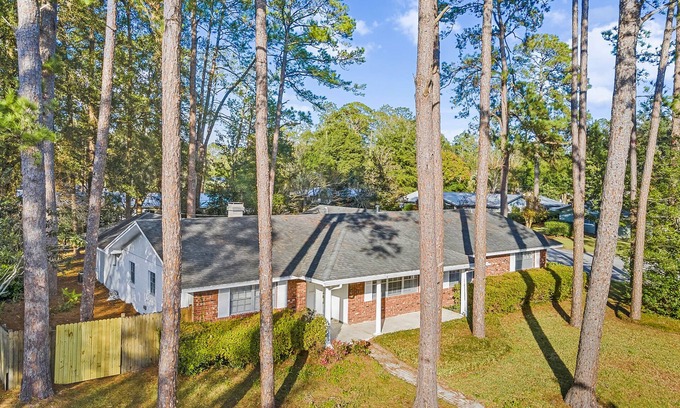Gainesville Casa | The University Gathering Place is enjoyable for any larger group, 6 Min. to UF