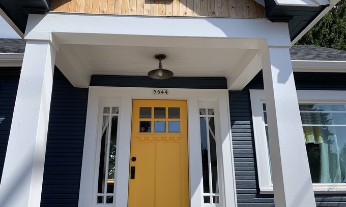 Overlook Casa | The Urban Fern - Walk to Shops / MAX / Food!