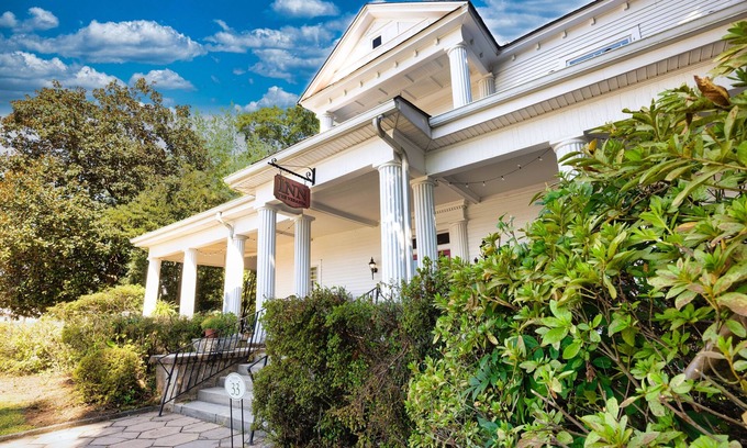 Senoia Hotel | The Veranda Historic Inn