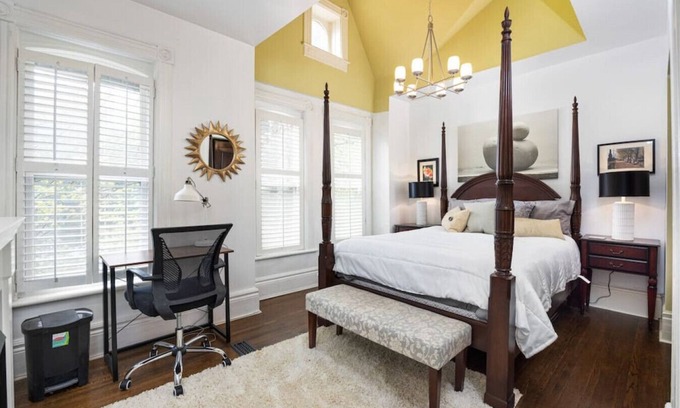 Church and Wellesley Hotel | The Victorian | 5BR |Private Yard | BBQ