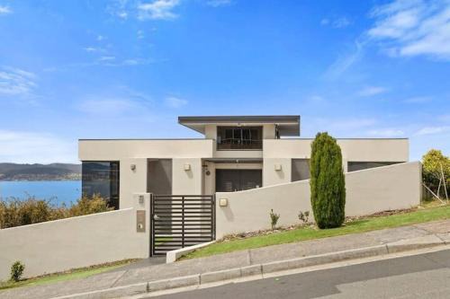 Sandy Bay Casa | The View Luxury home 6 bed 4 bath