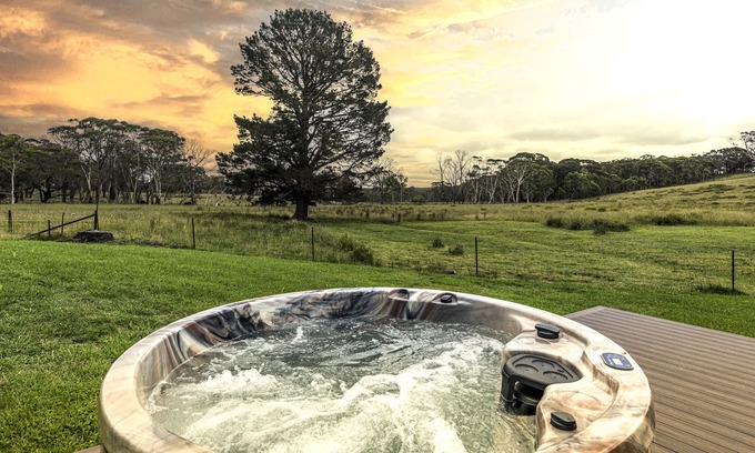 Penrose Villa | The Villa @ The Vale Penrose - Country chic private Villa with outdoor Spa