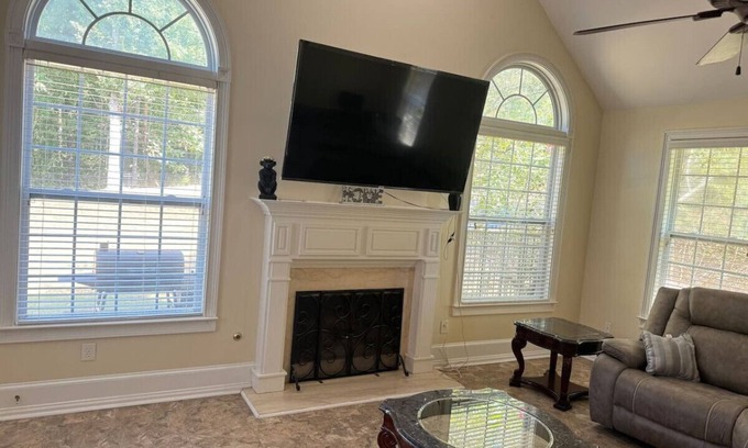 Stockbridge Casa | The VLuxe Getaway of Stockbridge