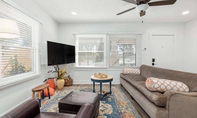 Visalia Casa | The Watson House near Kaweah Health Hospital