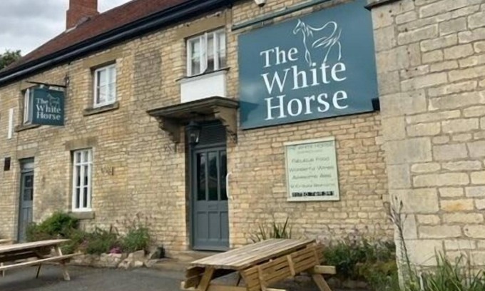 Empingham Casa | The White Horse