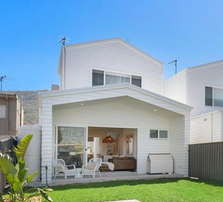Corrimal Casa | The White House near beach & shops