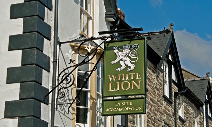 Machynlleth Hotel | The White Lion Hotel