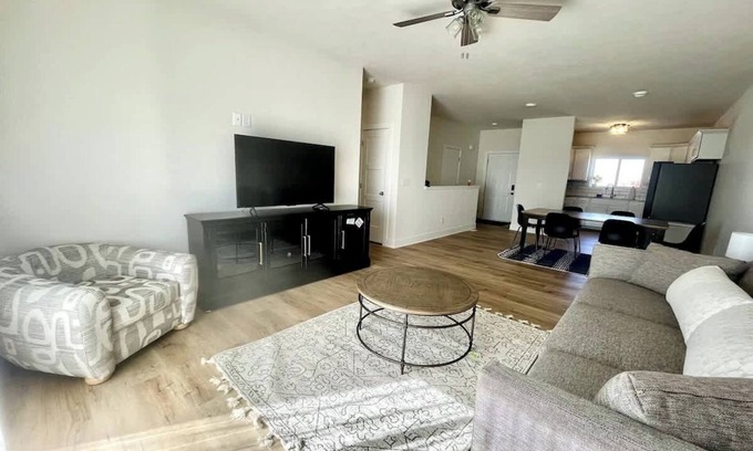 Papillion Casa | The White Pine Modern, Spacious with garage