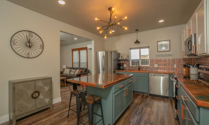 Fruita Apartamento | The Whole Enchilada, Downtown Fruita! Friendly, Fast Wifi