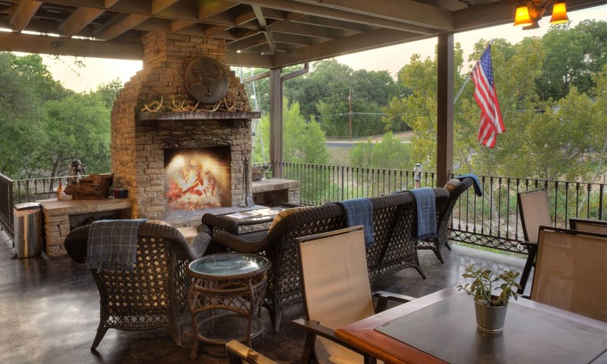 Fredericksburg Hotel | The Winchester Lodge