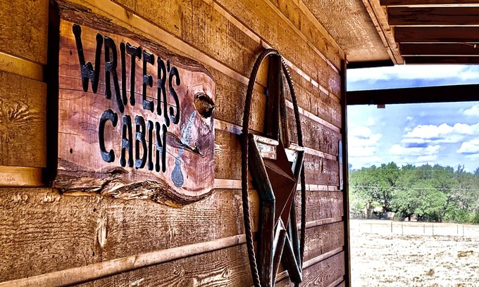 Johnson City Cabina | New Life Farms: la cabaña del escritor