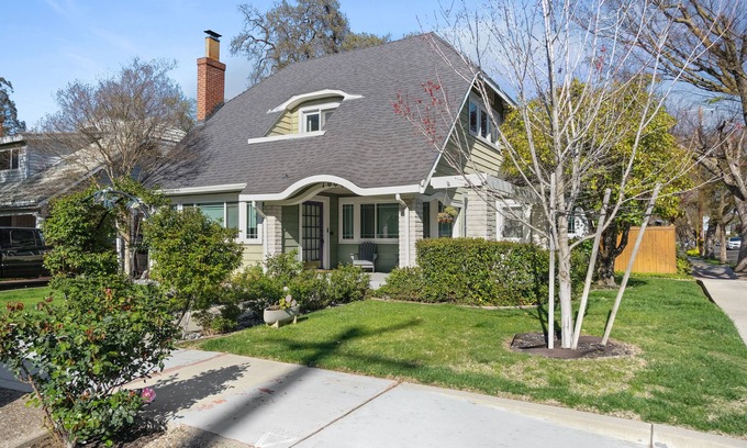 Civic Center Cabaña | The Zen Den - Stockton, Ca