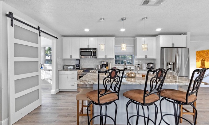 Doctor Phillips Casa | Theme Park Retreat, 4BR near Universal Studios