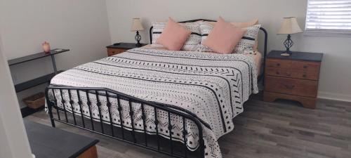 Haines City Casa | Themed kid bedrooms, 17 miles to Disney and Legoland, private pool, kitchen, wifi, washer, dryer