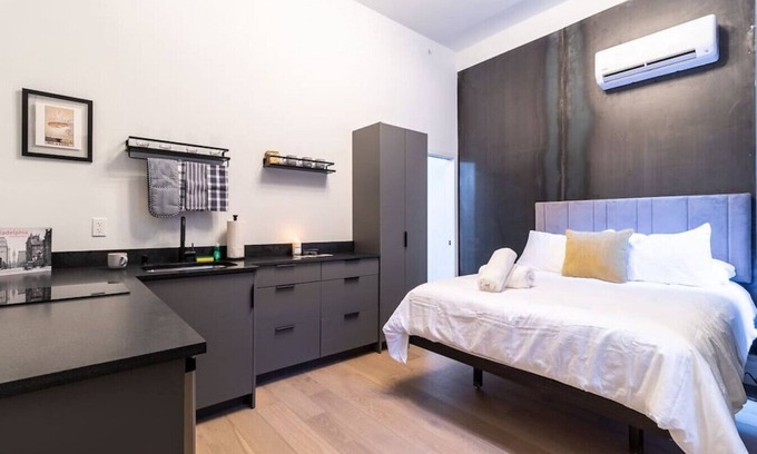 Gayborhood Apartamento | Thena Hotel - Cozy Studio